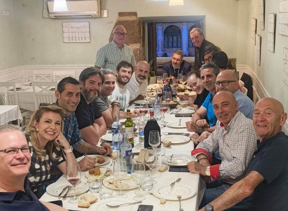 Encuentro y gratitud: Los Hermanos de Orden de la Cofradía se reúnen en hermandad